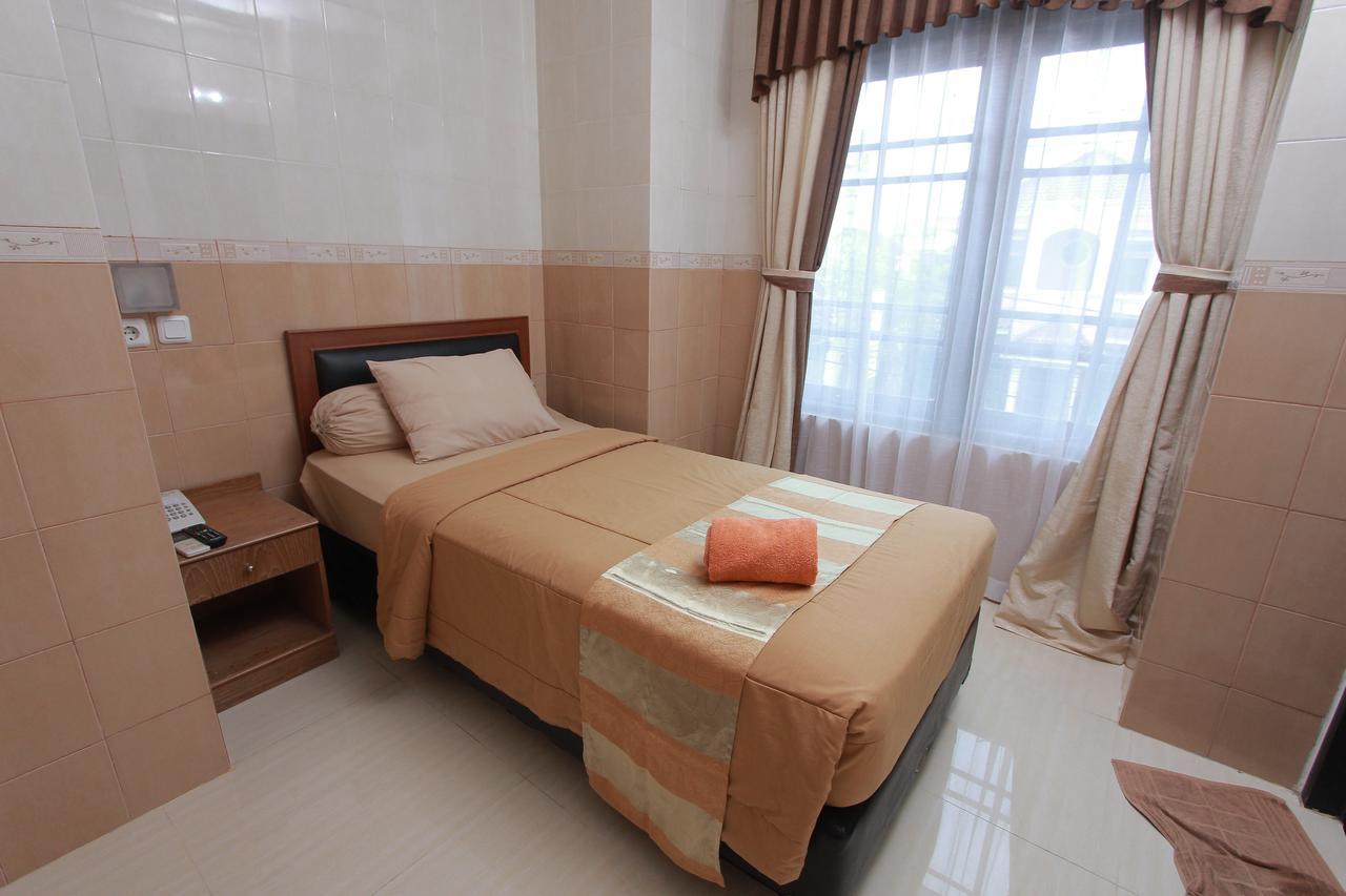 Hotel Kristina Malioboro 日惹 外观 照片