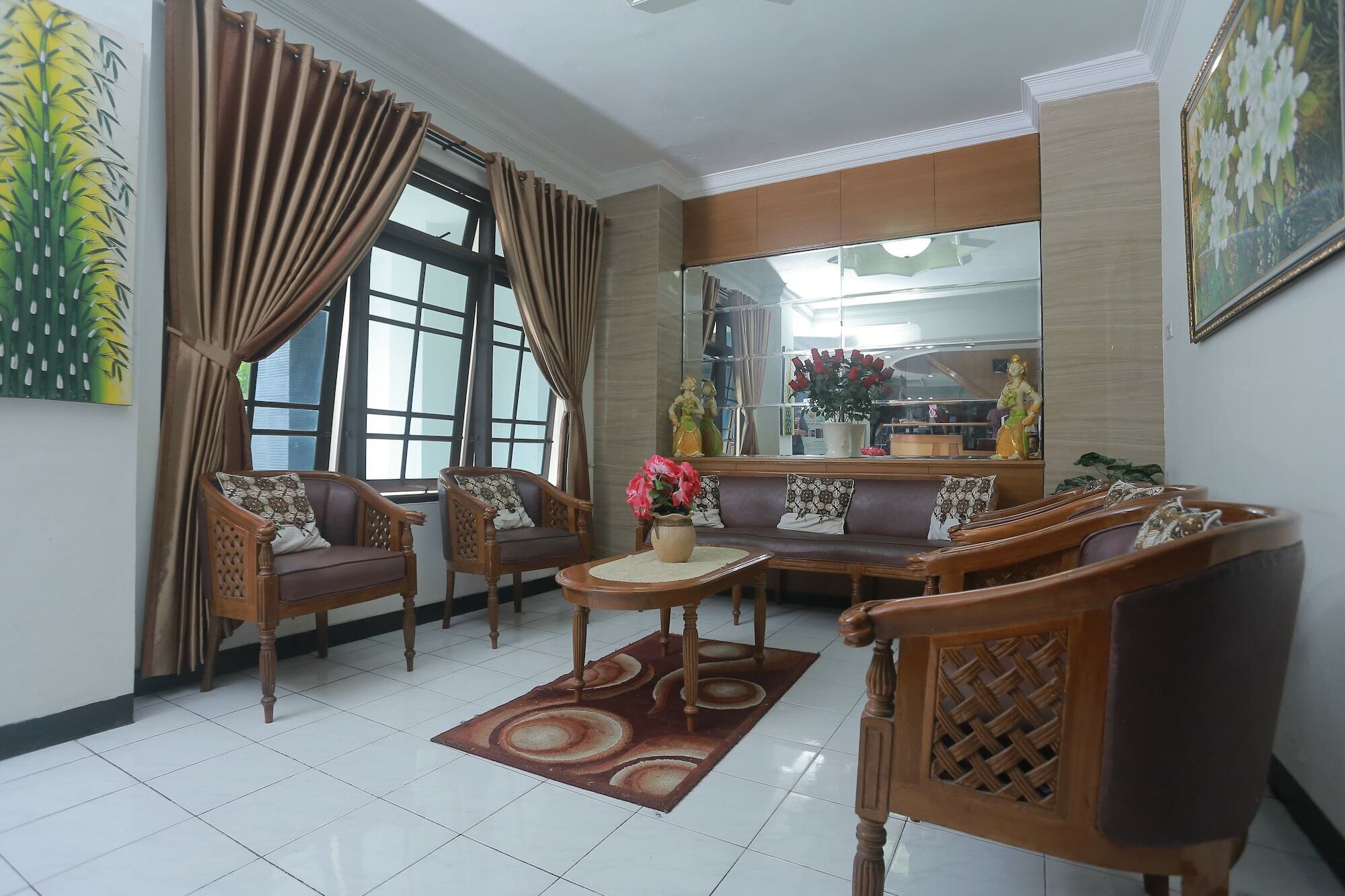 Hotel Kristina Malioboro 日惹 外观 照片